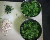 गव्हाच्या पिठाचा चिला (gavachya pithache chilla recipe in marathi) रेसिपी स्टेप 1 फोटो 