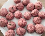 Une image de l'étape 4 de Polpette al Sugo, boulettes sauce tomate.