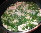 Foto del paso 2 de la receta: Pollo al verdeo con papas