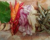 Foto langkah ke 2 dari resep Oseng Daun Pepaya.