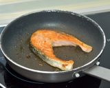 Foto del paso 6 de la receta Cena saludable de salmón a la plancha con kale y arroz