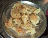 A picture of step 3 of Cauliflower pakoda.