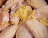 Hình bước làm 1 của món Cách làm gà chiên nước mắm không bị khô