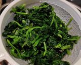 A picture of step 1 of Spinach with Egg.