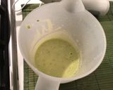 Foto del passaggio 3 della ricetta Mezzi Paccheri Ondulati con Vongole, Crema di Asparagi, Datterini Confit e Basilico Fritto