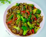 Foto langkah ke 5 dari resep Tumis Brokoli Sapi Lada Hitam.