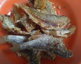 Foto langkah ke 2 dari resep Tumis ikan asin.