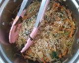 Foto langkah ke 10 dari resep Japchae (Bihun goreng Korea).