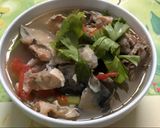 Hình bước làm 3 của món Đầu cá hồi nấu ngót