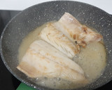 Foto del paso 4 de la receta: Dorada al limón con portobellos al ajillo