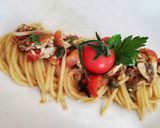 Foto del passaggio 3 della ricetta Spaghettoni con le sarde e i pomodorini 🌷
