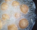 A picture of step 9 of Chicken cheese balls 😋😋😋.