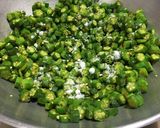 A picture of step 4 of Bhindi sabzi.