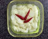 Hình bước làm 2 của món Tỏi ngâm giấm
