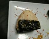 Foto langkah ke 5 dari resep ONIGIRI Simple 5 bahan (Nasi Kepal).