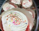 Foto langkah ke 7 dari resep Cupcake Putih Telur Kukus.