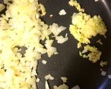 Paradicsomszószos tészta recept fázis 2 fotója