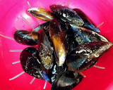 Foto del paso 2 de la receta: Sopa marinera de fanecas y mejillones al azafrán