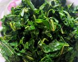 Foto langkah ke 5 dari resep Bupet (Bunga PEpaya Teri) daun singkong.
