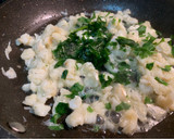 Foto del paso 2 de la receta: Revuelto de migas de bacalao