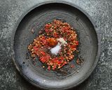 Foto langkah ke 3 dari resep Sambal Mangga Kweni.