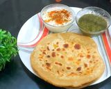 A picture of step 3 of Aloo Paratha.
