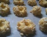 Foto langkah ke 4 dari resep Peanut Choco Thumbprint Cookies.
