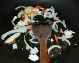 Foto langkah ke 2 dari resep Mie Burung Dara Goreng.