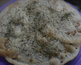 Foto del paso 4 de la receta: Pizza pan de ajo (sin levadura)