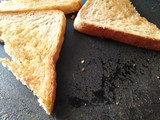 ચીઝી ગાર્લિક બ્રેડ (Cheesy Garlic Bread Recipe In Gujarati)