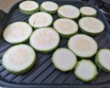 Foto del paso 2 de la receta: Ensalada de calabacitas asadas
