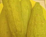 Foto del paso 2 de la receta: Calabacitas rellenas de queso, en caldillo de jitomate