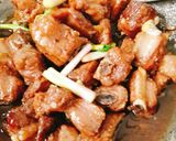 Hình bước làm 2 của món Sườn non xào gốc hành