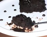 Foto langkah ke 6 dari resep Eggless Super Moist Chocolate Cake.