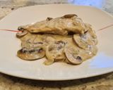 Foto del paso 8 de la receta: Pechuga de pollo con champiñones en salsa de quesitos