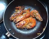 Foto langkah ke 3 dari resep Udang galah panggang madu.