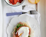 Foto del paso 1 de la receta: Tostadas con huevos escalfados y jamón