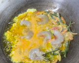 Gambar langkah 5 resipi Telur Dadar Udang Versi Korea.