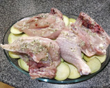 Foto del paso 3 de la receta: Pollo asado con manzana, verduras y batata