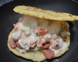 Foto del paso 9 de la receta: Arepa🫓rellena de queso🧀salchicha🌭y ensalada🍅🧅🥕