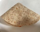 Foto del paso 2 de la receta: Sándwich de jamón de pavo y queso con tortilla integral