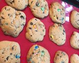 Φωτογραφία βήματος 9 της συνταγής M&Ms chocolate-chip cookies