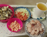 Foto del paso 1 de la receta: Cazón con guisantes, almejas y langostinos