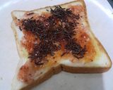 Foto langkah ke 5 dari resep Roti Bakar Selai Strawberry & Meises Cokelat.