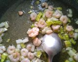 Foto del paso 2 de la receta Pasta salteada con atún