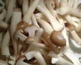 Hình bước làm 2 của món Cơm gà nấm chung nồi