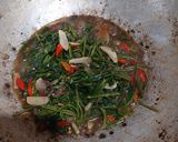 Foto langkah ke 3 dari resep Tumis Kangkung Terasi.
