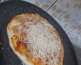 Foto langkah ke 5 dari resep Pizza teflon (takaran sendok).