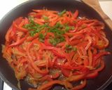 Foto del passaggio 2 della ricetta Entrecôte di Scottona con pepe rosa e riduzione di chianti e miele, e polentina con peperoni