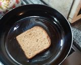 Foto del paso 1 de la receta: Tostada con huevo y queso